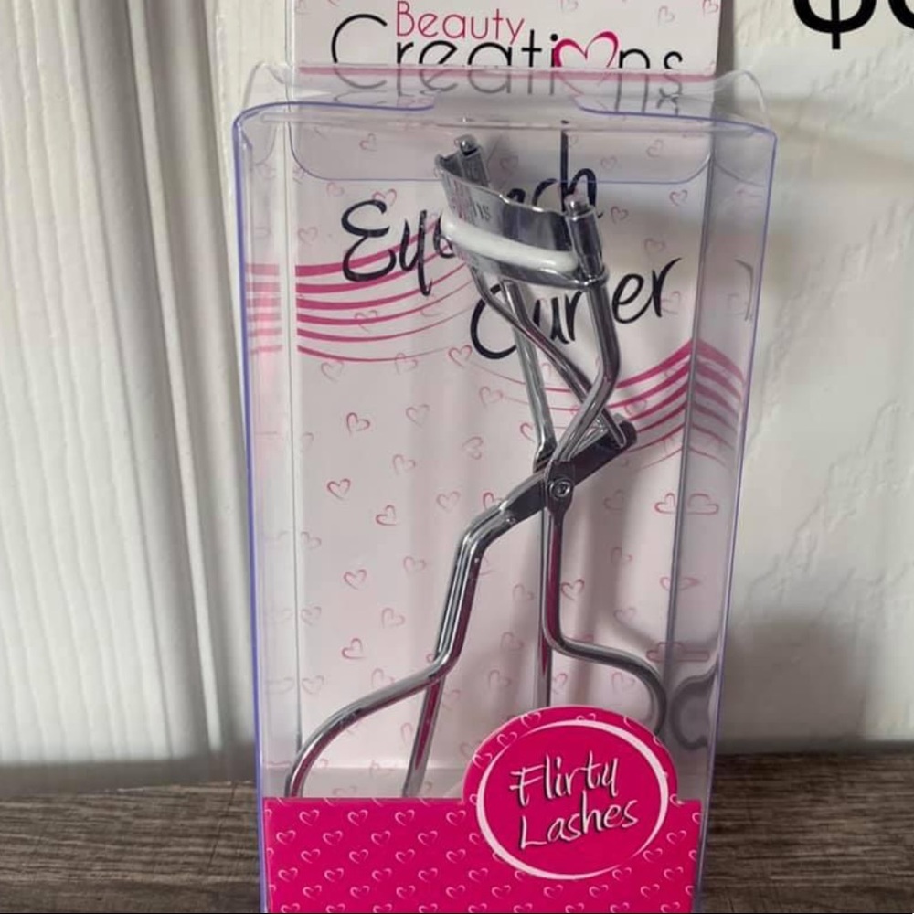Eyelash curler